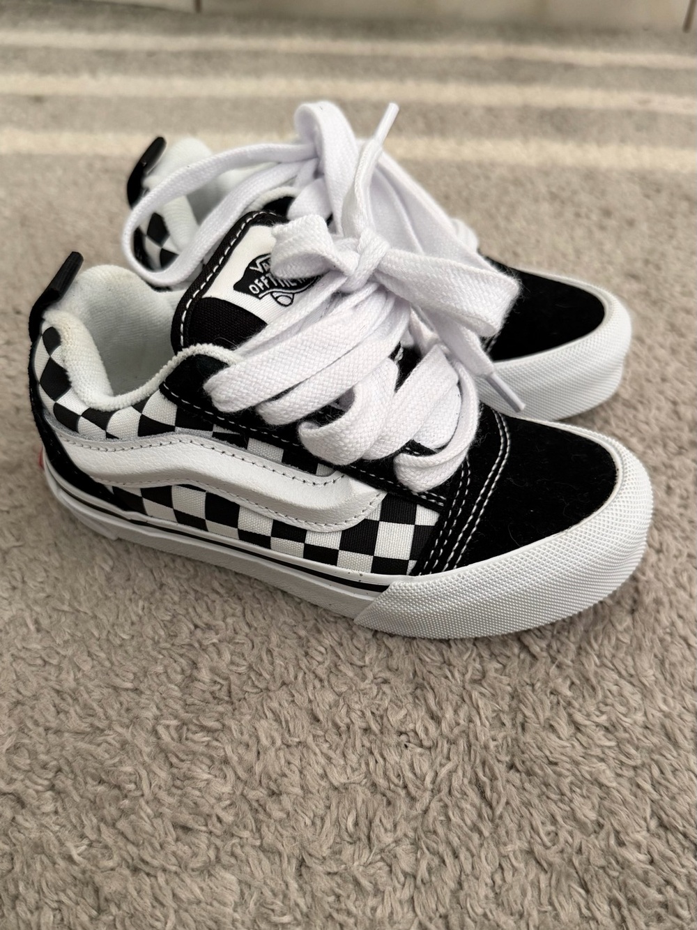 NWOT Vans Kids Checkerboard Old Skool Sneakers - Black & White Knu Skool Retro